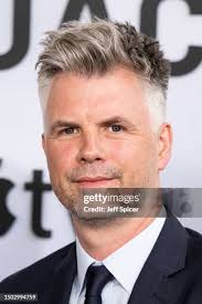 4 974 photos et images haute résolution de George Kay