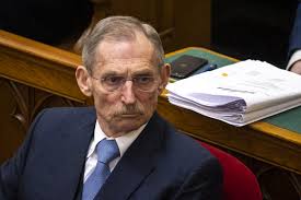 Elfogadták a státusztörvényt