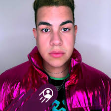 Deaf Santa! 🎅🏽 And Sorenson's reached a special agreement with the big  guy for you to tell him your holiday wishes over videophone. But it's  crunch time for Saint Nick, so sign