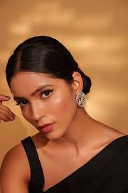 Classic And Elegant Pair Of Diamond Earrings For Womens.