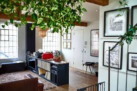 Front door small space feng shui small living room layout. How To Create Good Feng Shui In Small Living Spaces