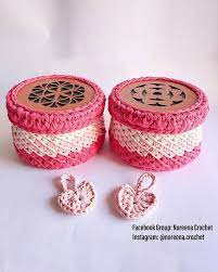 و معانا النهارده اوردر جديد ٢ باسكت كروشيه بخيط الكليم المصري بغطاء خشب اركت و بقاعده خشبيه أيضا مع 2 ميداليه علي شكل قلب baby shoes crochet fashion