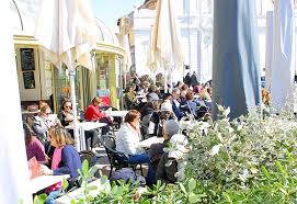 Con una arquitectura de ensueño, para mí era un honor tomarme un café. La Samaritaine La Samaritaine