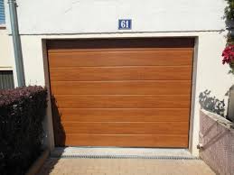 Pose D Une Porte De Garage Pvc Imitation Bois Secteur Metz Porte Garage Garage Portes