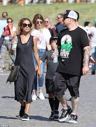 « c'était la plus belle nuit de ma vie ». Nicole Richie Joel Madden And Their Son Sparrow Enjoy The Sights Of Rome Daily Mail Online
