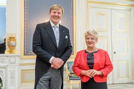 Ministerul afacerilor externe informează cetățenii români care se află, tranzitează sau doresc să călătorească în regatul țărilor de jos că federația națională a sindicatelor (fnv) a anunțat declanşarea unor greve, începând cu data de 18 martie 2019. Prezentarea Scrisorilor De Acreditare De CÄƒtre Ambasadorul Romaniei In Regatul È›Äƒrilor De Jos Ambasada Romaniei In Regatul Å£Äƒrilor De Jos