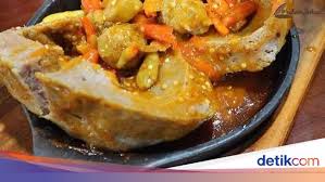 Simpan ke bagian favorit tersimpan di bagian favorit. Bakso Mercon Berjejalan Rawit Di 5 Tempat Ini Bikin Bibir Jontor
