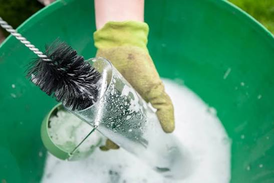  cleaning bird feeders