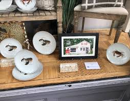 Hutchinson online kaufen & täglich von neuen angeboten profitieren! New Canaan S Art In The Windows Is Live