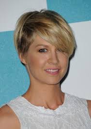 Take a pea size amount starting out and rub in your palms and fingertips. Most Popular Short Haircut For Women Jenna Elfman Layered Razor Cut Hairstyles Weekly