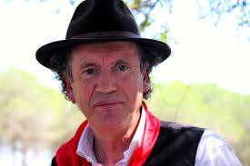 LUÍS BARRIGA APRESENTA O SEU NOVO LIVRO "ERA UMA VEZ A FESTA DA PINHA" Esta  obra pretende preservar a memória da origem da Festa e a apresentação será  no dia 26 de