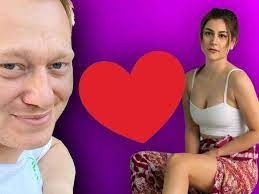 Tamara knossalla alter inhaltsverzeichnis video. Knossi Sehr Junge Freundin Fans Halten Sie Fur Tochter Des Twitch Streamers Streaming