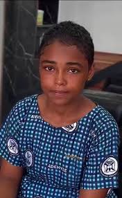 Beautiful Kente Cloth specially woven at Bonwire. The name of the Kente  cloth is 'Ɛmmerɛ pa da w'anim' meaning 'Better days await you' or 'Good  days ahead'. In the middle of the