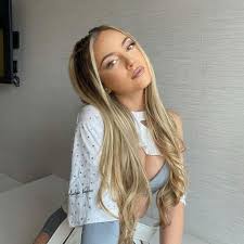 Spanish singer and actress who has appeared as paula in the tv show vive cantando. Ana Mena June 2021 Images Forum Fusoelektronique