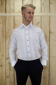 Hier zeigen wir ihnen eine kleine auswahl aus unserem riesen großen programm wir bieten ihnen eine riesige auswahl an besonderer trachtenmode. Festtagshemd Hochzeit Weiss Liegekragen Hut Und Tracht Da Radl Trachtenmoden Und Accessoires Fur Damen Herren Kinder