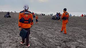 Pantai laguna lembupurwo terletak di kecamatan mirit, kabupaten kebumen, jawa tengah yang masih asri pemandangan lautnya dilengkapi dengan edukasi alamnya mengenai sejarah pantai tersebut. 2 Remaja Tenggelam Di Pantai Lembupurwo Kebumen Saat Rayakan Tahun Baru Bagian 1