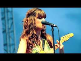 The Beach Boys Wouldn T It Be Nice перевод Zooey Deschanel And Matt Ward From She Him Covering Wouldn T It Be Nice Best If Watched In At Least Hd 720p Ukulele Music Ukulele Ukulele Songs