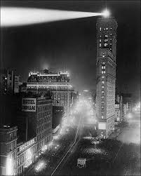 New York City Times Square New Years Day 1908 Photo Of The First Year That The Illuminated Ball Was Dropped From New York City Nyc History Vintage New York