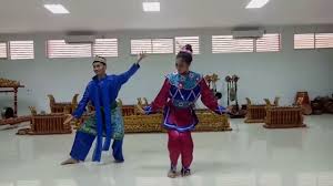 Tari jaipong ini lebih tepatnya berasal dari karawang, jawa barat dengan jumlah penari tunggal atau massal. 5 Tarian Tradisional Betawi Yang Wajib Kita Ketahui Indonesiainside Id