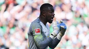 Yvon landry mvogo est un footballeur international suisse né le 6 juin 1994 à yaoundé et qui joue au psv eindhoven. Als Kobel Ersatz Augsburg Will Leipzig Keeper Mvogo Verpflichten German Site
