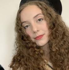 Emily Tobin's Instagram, Twitter & Facebook