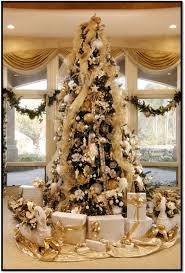 How To Decorate A Designer Christmas Tree For Your Luxury Home Luxury Christmas Tree Beautiful Christmas Trees Gold Christmas