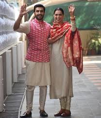 Newly Weds Deepika And Ranveer Glow In Sabyasachi As They Reach Bhavnani Residence For Griha Pravesh Hungryboo Indian Men Fashion Indian Groom Wear Mens Indian Wear