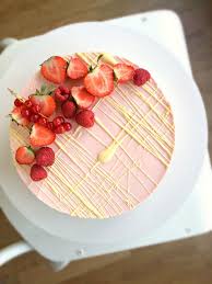 Strawberry Cheesecake With White Chocolate Cheesecake Decoration Cake Decorating Techniques Cake Decorating