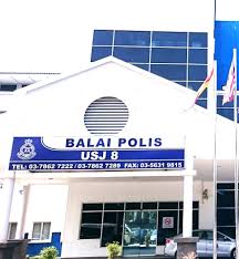 Ini berikutan laporan bahawa dua pegawai polis mendapati kereta mereka dicuri yang didakwa dilakukan oleh rakan anggota polis sendiri. Polis Dang Wangi Home Facebook