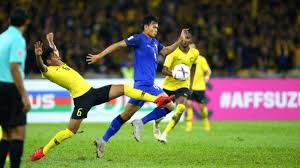 Perlawanan akhir pertama malaysia vs thailand sebagai pelawat tentunya sangat membimbangkan. Diwarnai Kartu Merah Semifinal Leg 2 Piala Aff 2018 Malaysia Ke Final Usai Imbang 2 2 Vs Thailand Halaman All Tribun Jateng