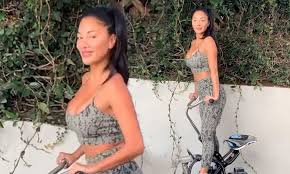 Fast streaming busty lunch date surprise for most videos and daily updates. Nicole Scherzinger Flaunts Her Toned Figure In A Busty Crop Top As She Works Out On A Bike Daily Mail Online