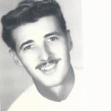 QUEM É RANDY BARKER? DETALHES INTERNOS SOBRE O PAI DE TRAVIS BARKER