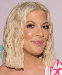 Tori spelling is bringing the '90s back with 'stylish' neon sodastream that helps the planet. Tori Spelling Bio Net Worth Married Husband Charlie Shanian Childrens Jennie Garth Brian Green Books 90210 Movies Ian Height Parents Gossip Gist
