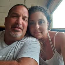 What are good options for granite or quartz countertops in Stonington?