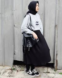 Download and use 2,000+ hijab stock photos for free. Simpel Dan Nyaman Inspirasi Fashion Hijab Rok Dengan Sepatu Sneakers Ini Wajib Banget Kamu Coba
