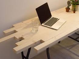 Diy Anleitung Schreibtisch Mit Auslaufenden Enden Aus Holzlatten Bauen Via Dawanda Com Holzlatten Schreibtisch Selber Bauen Schreibtisch Holz