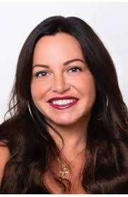 Rachel Rowen's Instagram, Twitter & Facebook