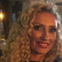 Rachael Sutton's Instagram, Twitter & Facebook