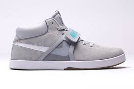 Le Modele De Nike Marty Mcfly Enfin En Vente Sneakers Sneakers Nike Adidas Sneakers