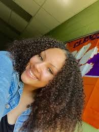 🧡Adopt a senior 🖤 Hi, my name is Alexa Ellis I am a senior at CRHS and a  member of the National Honor Society. I have maintained a great gpa. When I