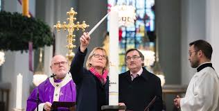 Der erzbischof von münchen und freising, kardinal reinhard marx, hat papst franziskus seinen rücktritt angeboten. Verhaltener Auftakt Zum Synodalen Weg Publik Forum De Religion Kirchen
