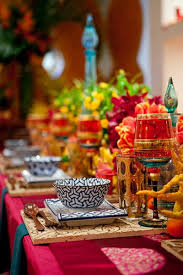 Tablescape Vibrant Bohemian This Reminds Me Of Your Style Link Is In Spanish But You Ll Like The Pics Fiesta Marroqui Decoracion De Unas Decoracion Mesas