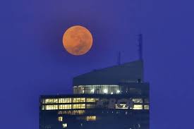 Gambar bulan purnama supermoon pemandanganoce sumber pemandanganoce.blogspot.com. Tips Memotret Gerhana Supermoon Agar Foto Terlihat Lebih Cantik
