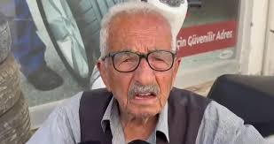 Mahsur kalan yaşlı adamı polisler sırtında taşıdı