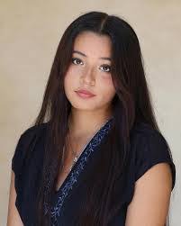 Estelle Everett's Instagram, Twitter & Facebook