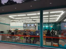 These korean convenience store finds are perfect for anyone looking for a quick bite. South Korea S Gs Retail Aims For 2 000 Convenience Stores In Vietnam Nikkei Asia