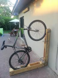 Pallet Bicycle Rack Or Stand Jpg 960 1 280 Pixels Rangement Velo Garage Rangement Velo Palette Support A Velo Mural
