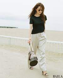 スタイリストも証言 30代の真夏おしゃれは 黒 で9割決まる baila 夏 ファッション ファッション 夏 ファッション 黒