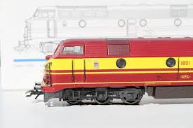 On average, an incandescent bulb produces around 14 lumens per watt, compared to 63 lumens for energy saving compact fluorescents (cfl) and 74 for led bulbs. Marklin 83468 Cfl 1800 Diesellokomotive Kaufen Auf Ricardo