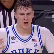 The refs really knocked Duke out of the tournament 💀 This is one of the  worst foul calls in Final Four history Refs got involved way too much.  Costed Duke the game